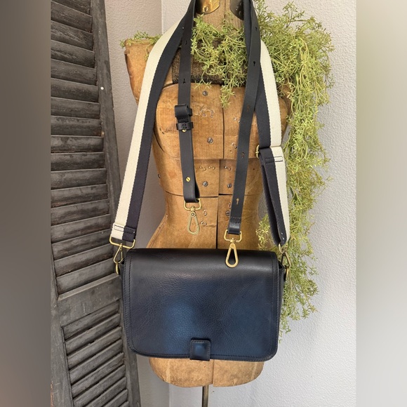 Madewell Handbags - Madewell Black Leather Crossbody Bag with 2 adjustable straps